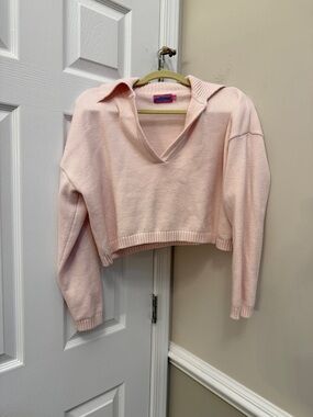 Edikted Light Pink Collared V-Neck Cropped Sweater